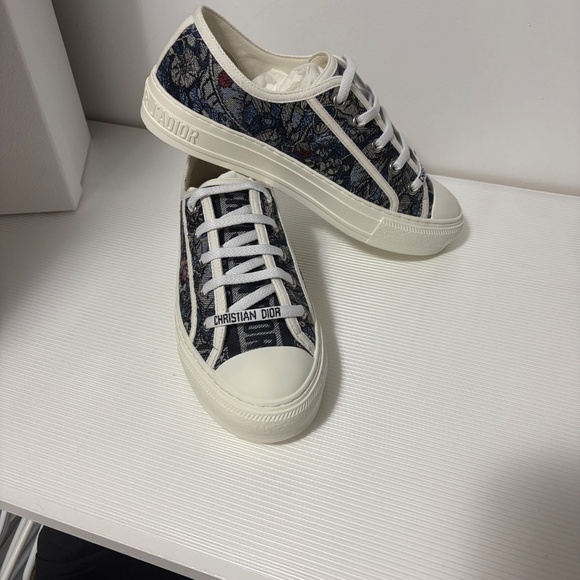 Christian Dior Sneakers - Picture 2 of 5